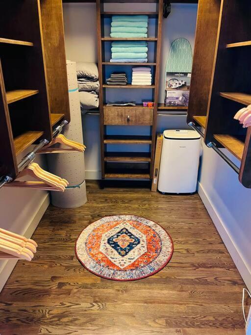 Sunny Penthouse On 17Th Ave, 1 Bedroom, 1 Loft Bed With Ladder, 1 Sofa Bed, Sleeps 6, Downtown YYC Eksteriør billede